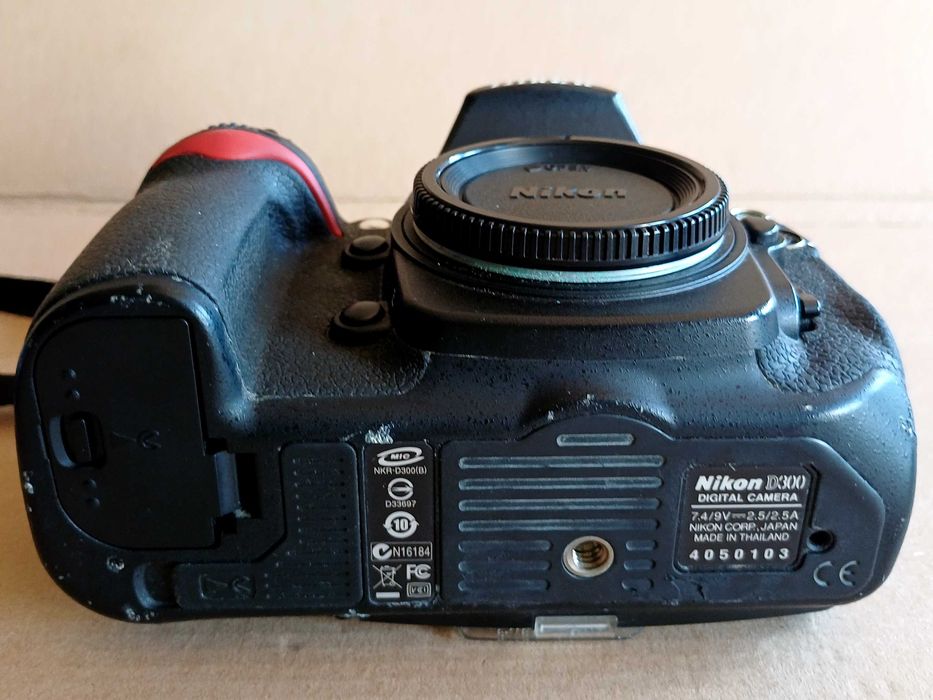 Kit Completo Nikon D300 (Apenas 57k disparos) + Mala Crumpler Muffin Top + Acessórios