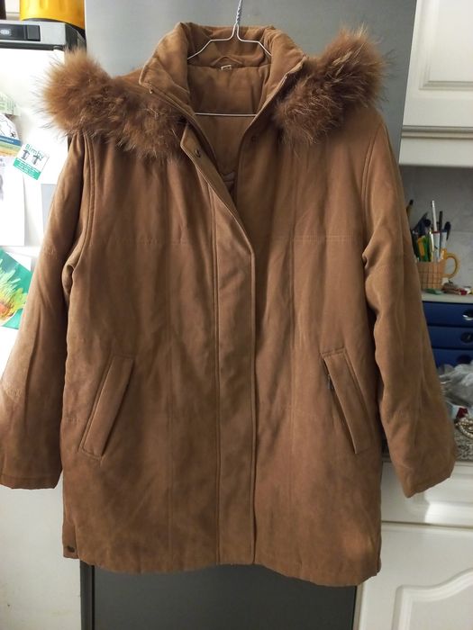 Casaco com capuz cor de mel
