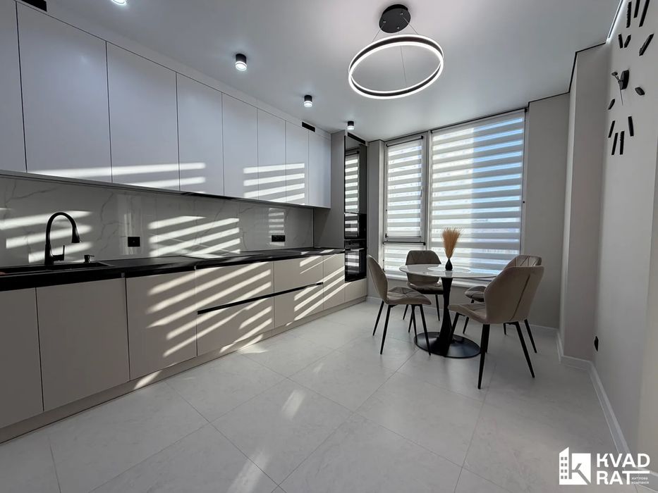 Перша здача ! 1км квартира біля ТЦ Велес