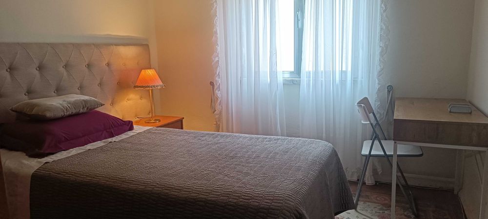 Arrendam-se Quartos a estudantes em moradia junto ao politécnico de Tomar.