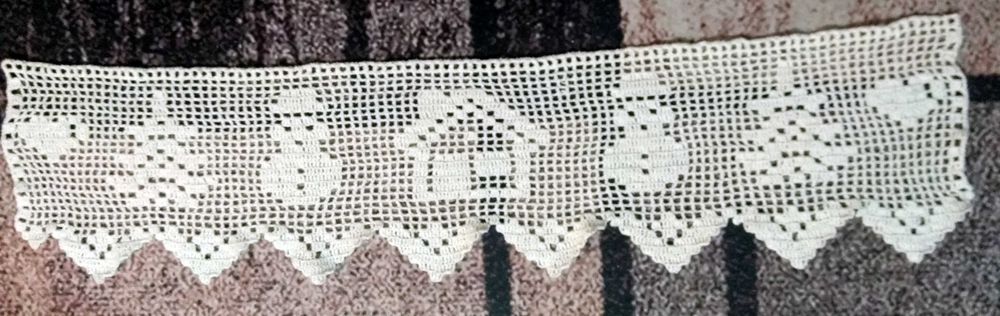 Ozdoba szydełkowa 
 ok.126 do 136  x 30 cm