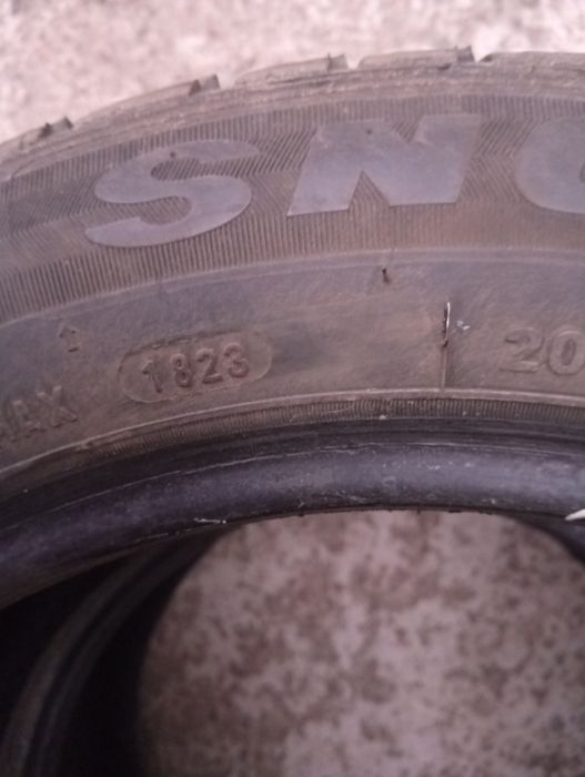 Продам две зимних шины