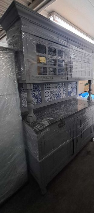 Cristaleira antiga pintada á mão