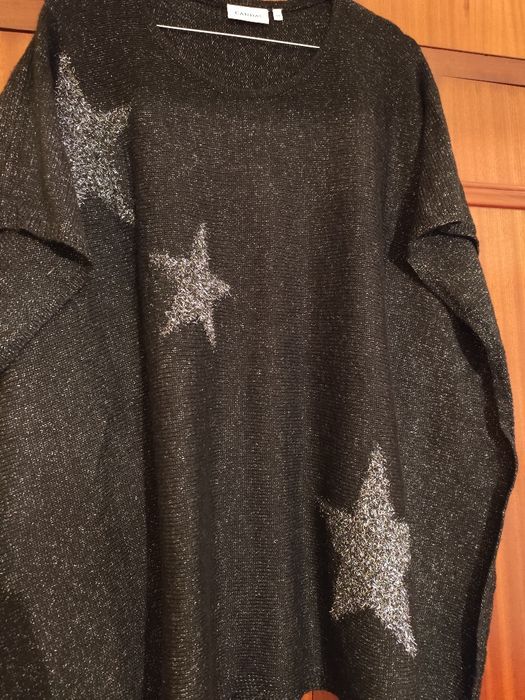 Camisola preta estilo poncho