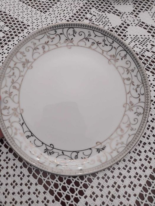 Selling Vintage Tableware437356755136686083