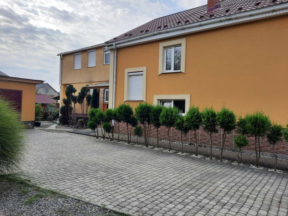 Продається просторий будинок з прибудовон(окремий вхід)