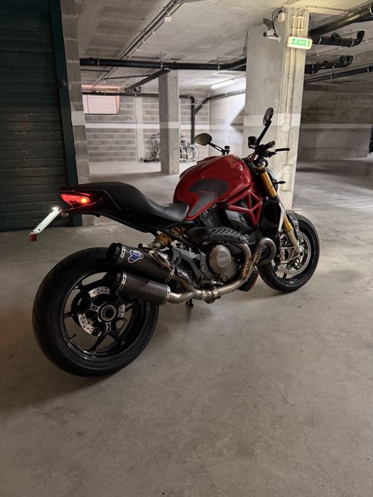 Ducati Monster 1200S