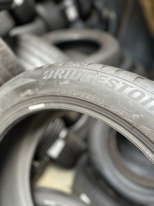 245/45 R20 2 шт. Bridgestone Blizzak LM001