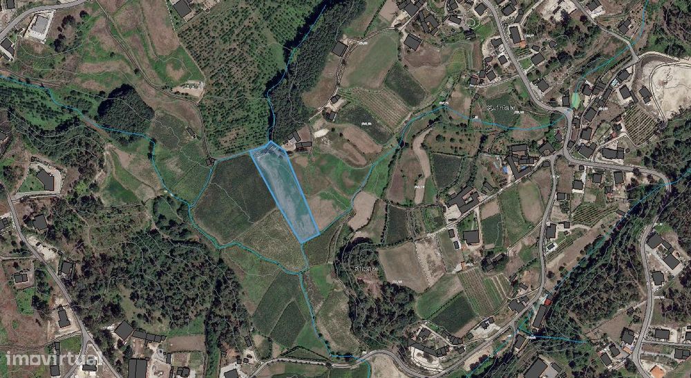 Terreno rústico de 5600m² com água e acesso não pavimentado