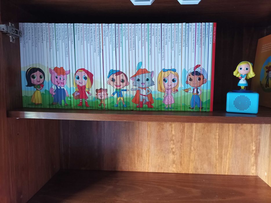 Livros e Figuras de Áudio Contos + DocStation.