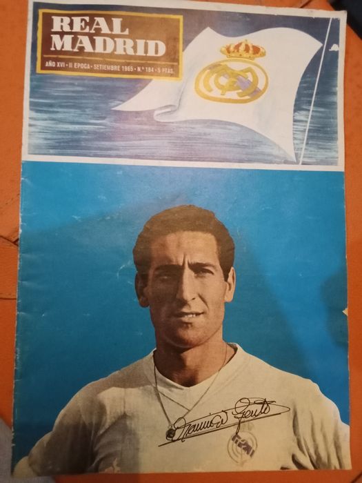 Revista antiga do Real Madrid