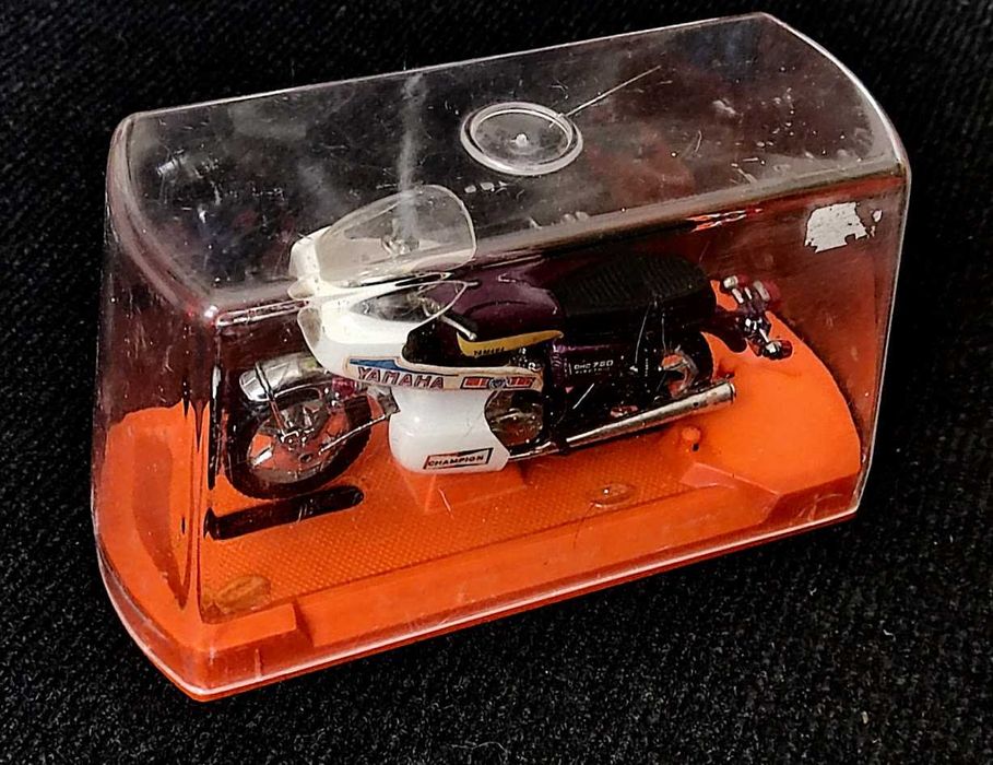 Miniatura brinquedo antigo Guiloy 1/18 Moto Yamaha OHC 750