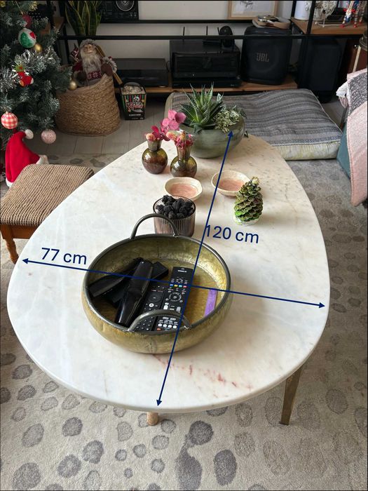 Mesa de centro em mármore – design moderno