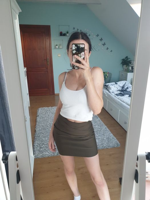 Dopasowana spódnica khaki BikBok