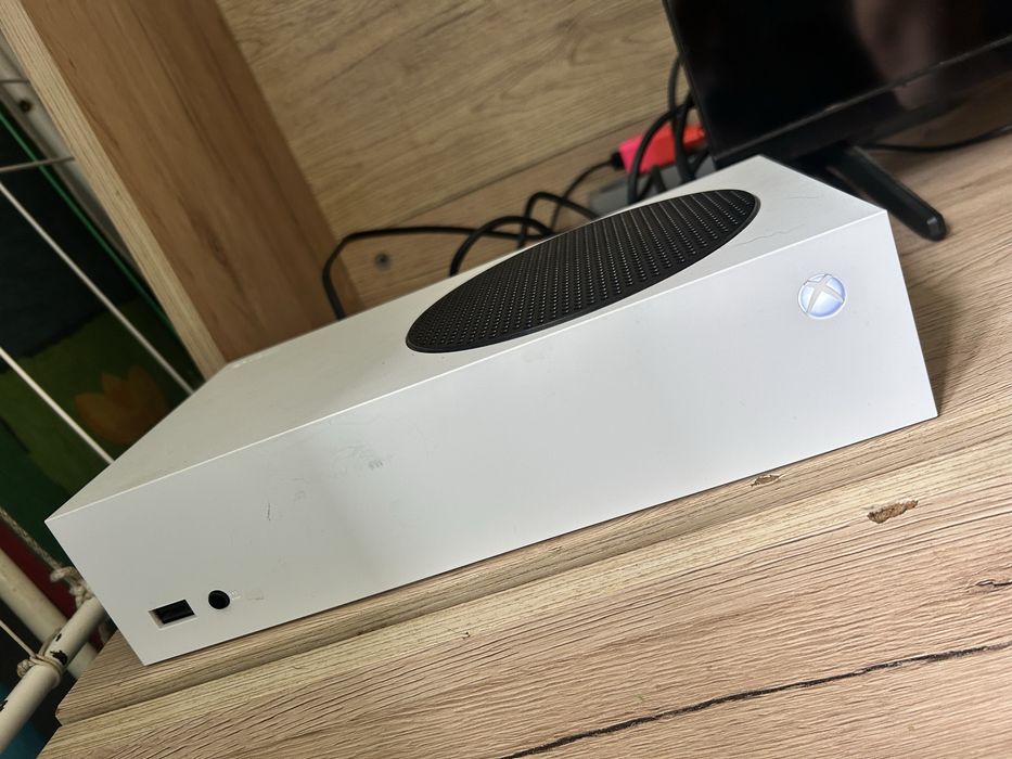 Xbox Series S- stan jak nowy