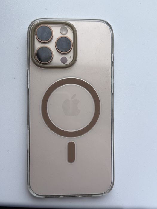 Продам iPhone 16pro max на гарантіі