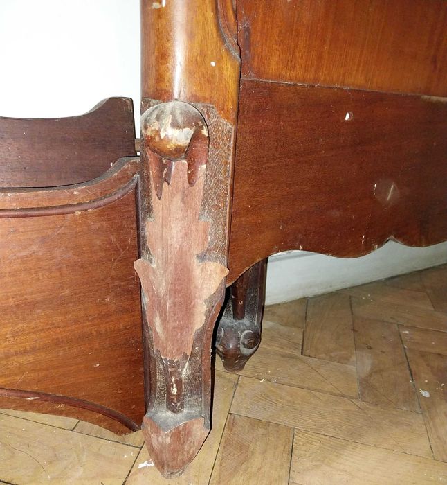 cama de solteiro, com quase 100 anos