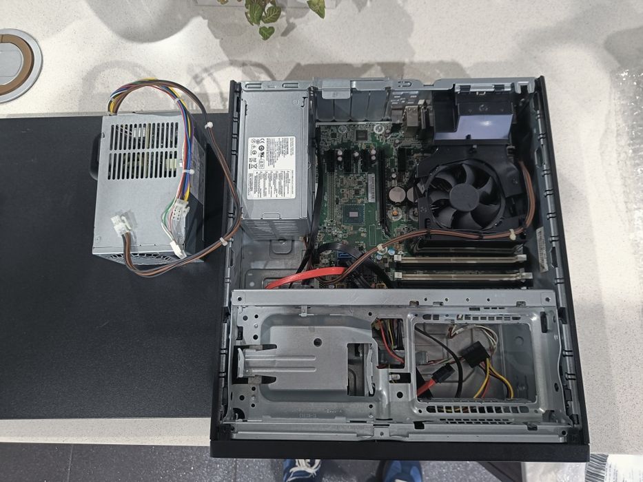 HP prodesk 600 G2 SFF  + fonte de alimentação nova