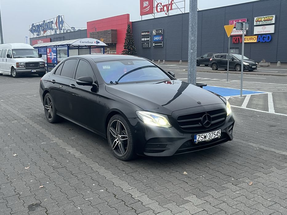 Mercedes w213 220d Amg 4x4 mały przebieg  ,dociągi ,multibeam led