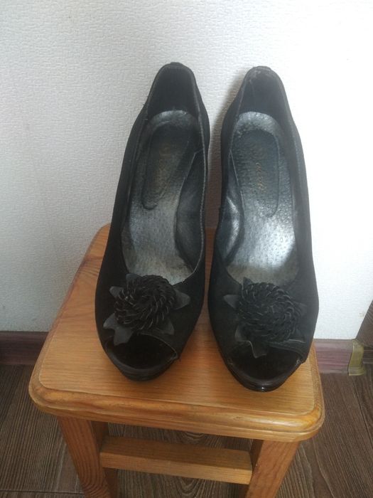 Продам туфли замшевые