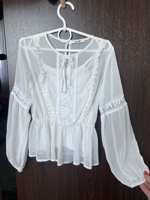 Шкільна блузка-вишиванка