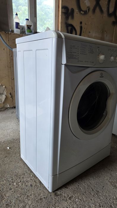 Продам пральну машину Indesit