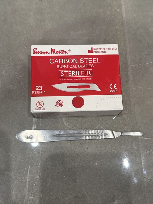 Skalpel chirurgiczny + ostrza Swann Morton 23