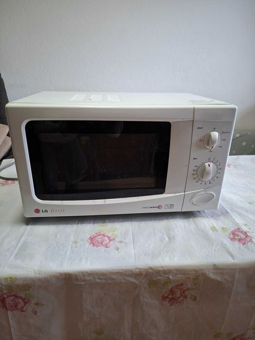 Мікрохвильова піч LG.