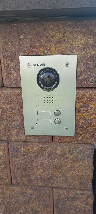 Videodomofon 4monitory otwieranie telefonem jak nowy dwurodzinny