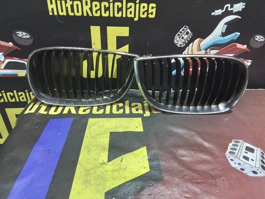 GRELHA FRONTAL BMW 1 2004