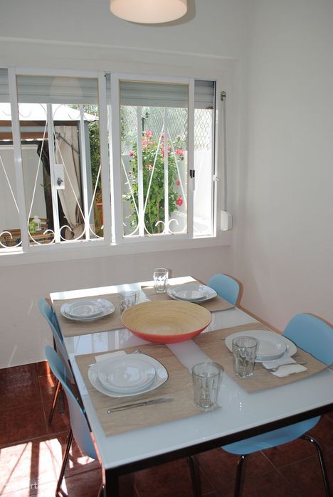 Apartamento T2 com terraço em Linda-a-Velha