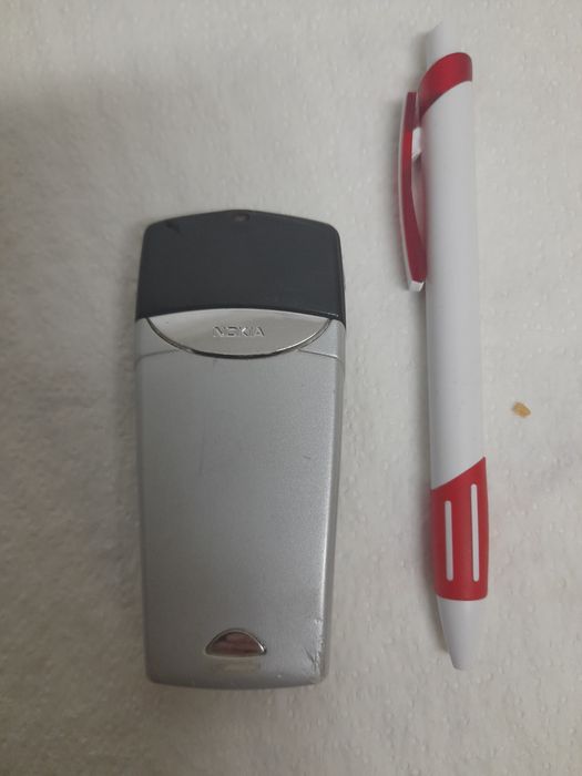 Nokia 8310 c/ carregador