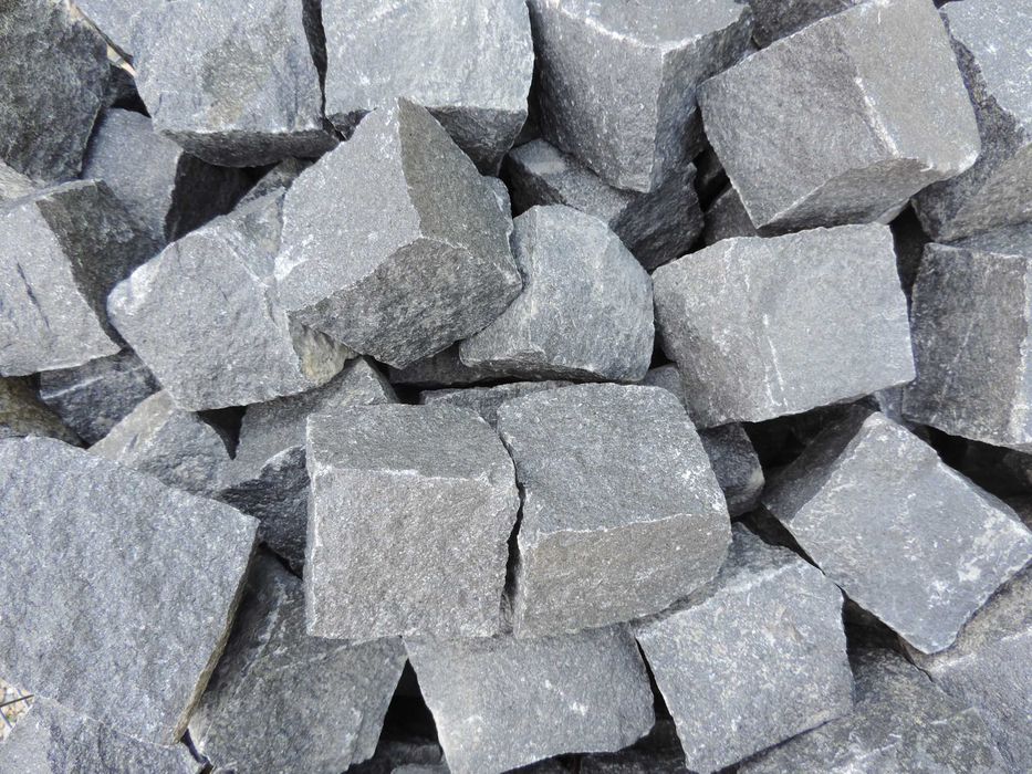 Opornik, Kamień murowy, bloczki granitowe, kostka granitowa, palisada