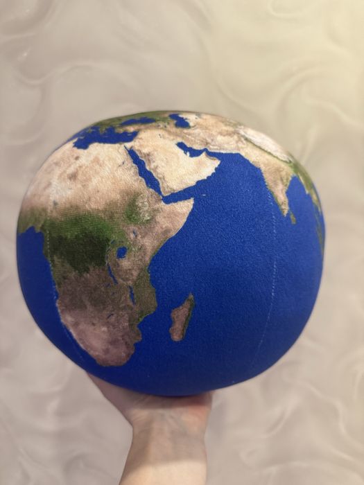 Подушка игрушка глобус 30см