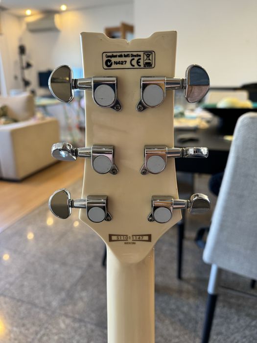 Guitarra Ibanez ART120 + Amplificador Fender
