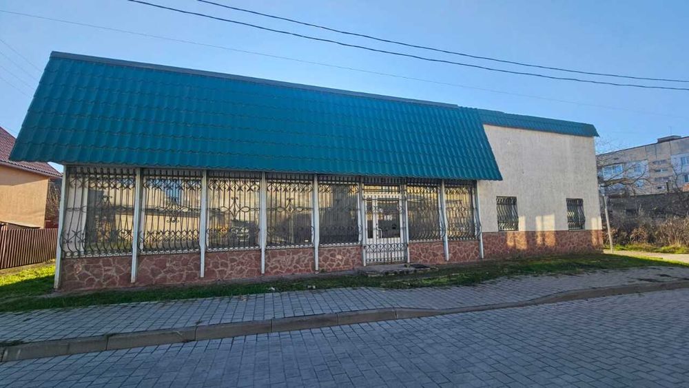 магазин "Спорттовари" заг  пл  352,9 кв.м.  м.Броди вул.Гончарська,9А