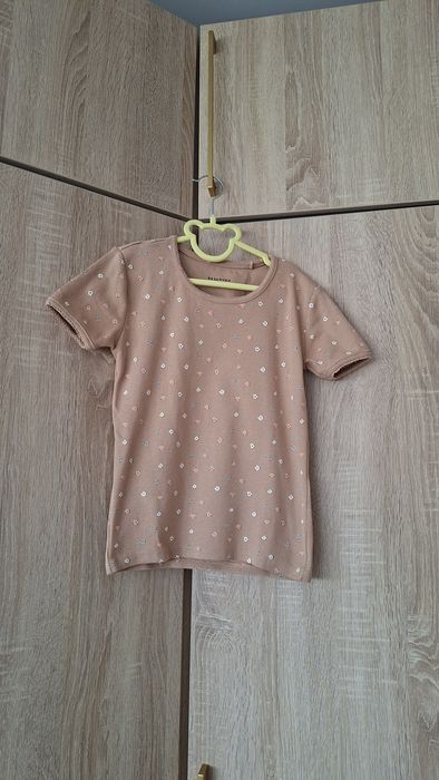 T-shirt prążkowany dziewczęcy Reserved rozmiar 140