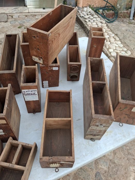 Caixas de drogaria em madeira