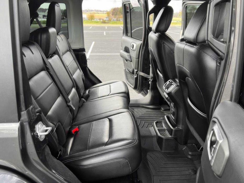 Jeep Wrangler Unlimited Sahara      2018