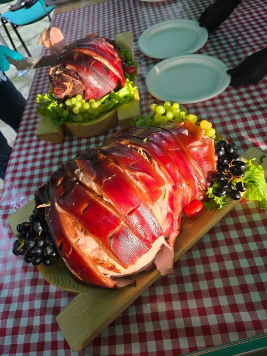 Prosiak  lub  udziec pieczony  z krojeniem i dowozem