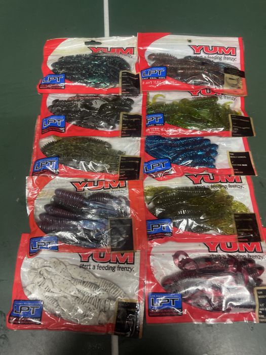 Amostras de pesca marca YUM modelo hawgtail de 4,5”