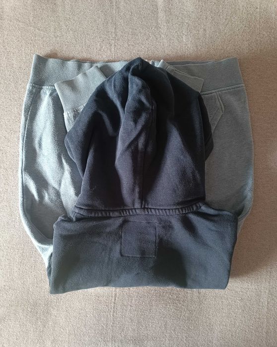 Sweat com capuz e fecho frontal Tamanho 146/152cm - 12 anos