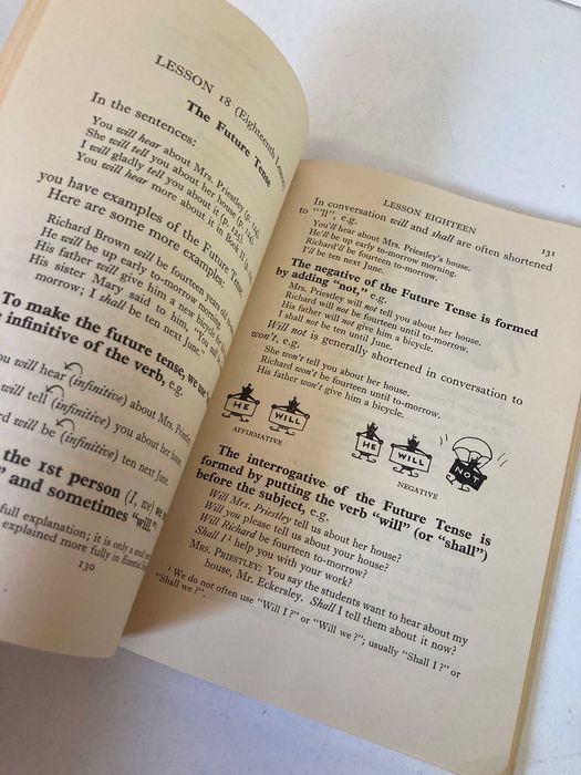 Livro - Essential English for Foreign Students (Book 1)