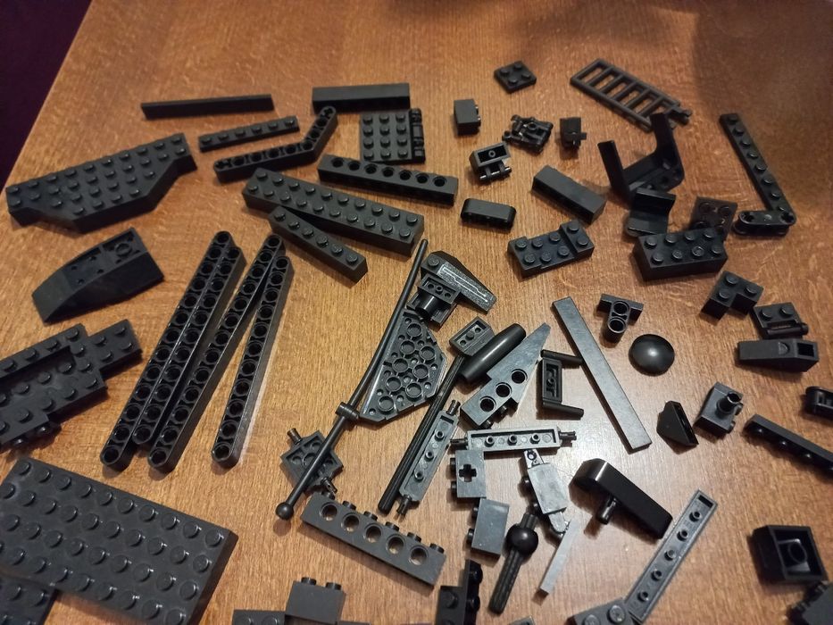 100 czarnych klocków Lego