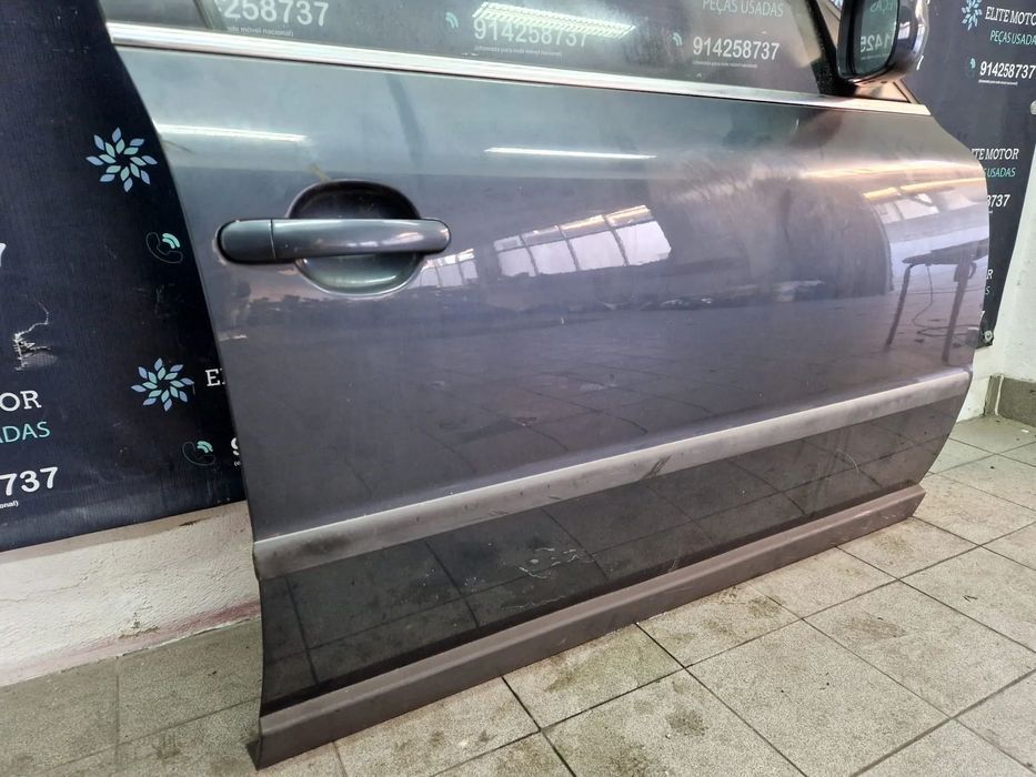 Porta usada VW PASSAT B5.5 direita frontal traseira VOLKSWAGEN