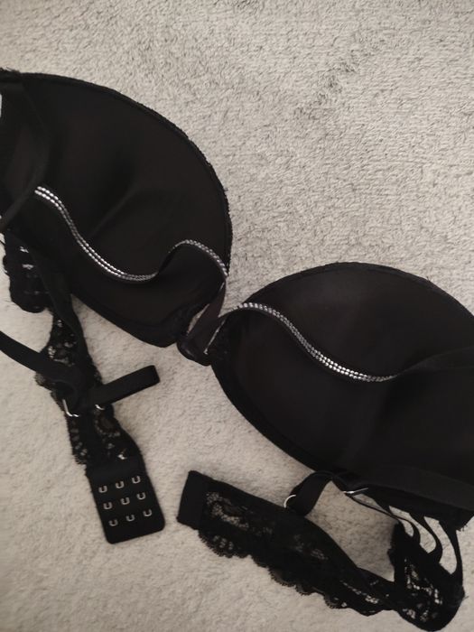 Cudowny biustonosz czarny z kryształkami Intimissimi 85 C.