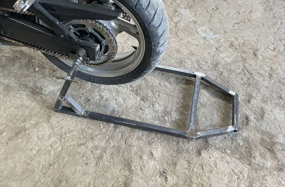 Підкат під мотоцикл.