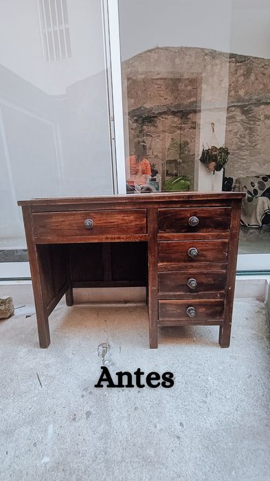 Secretária Antiga Renovada