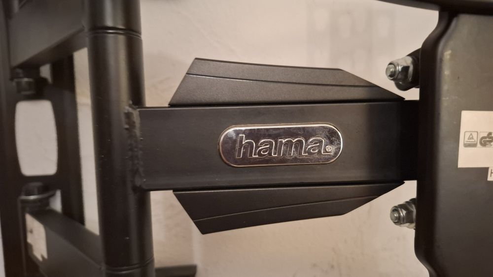 Uchwyt ścienny do telewizora.  Hama