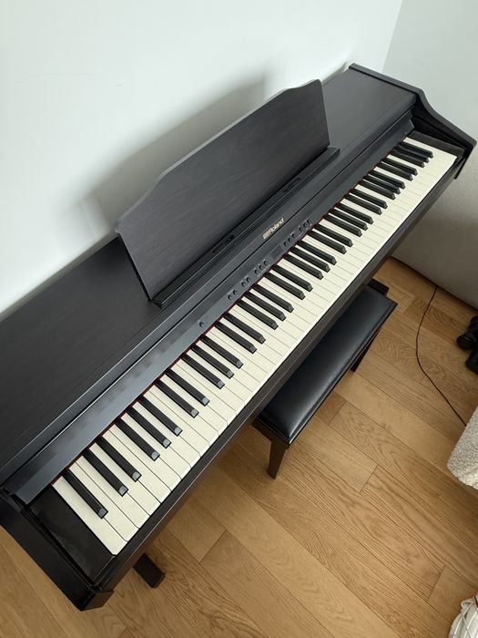 Piano Roland RP301